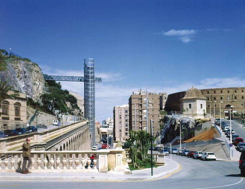 The panoramic lift in Cartagena, great views of the city and the port alongside the Castillo de la Concepción