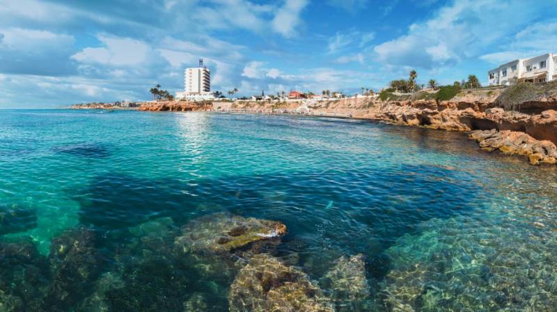 Swimming banned at Cala Cerrada beach, La Zenia due to spillage