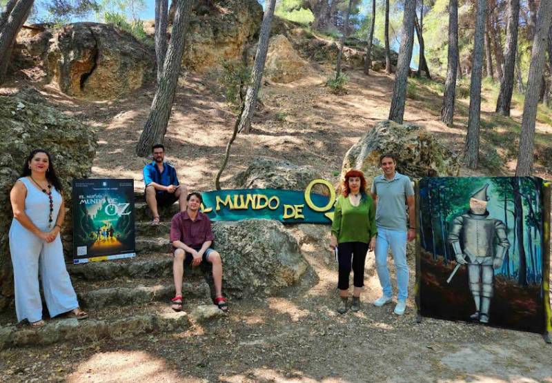 August 2025 The Las Fuentes del Marqués beauty spot in Caravaca welcomes the Wizard of Oz!